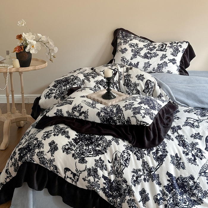 91家纺网 家纺一手货源 找家纺 2024新款加厚保暖高克重法式赫本风牛奶绒四件套 法式-迷境