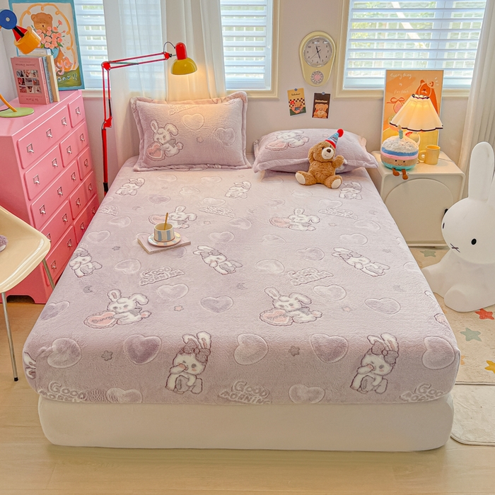 91家纺网 家纺一手货源 找家纺 韩巢家纺 2024新款加厚雪花绒卡通印花保暖床笠三件套 爱心兔(紫)