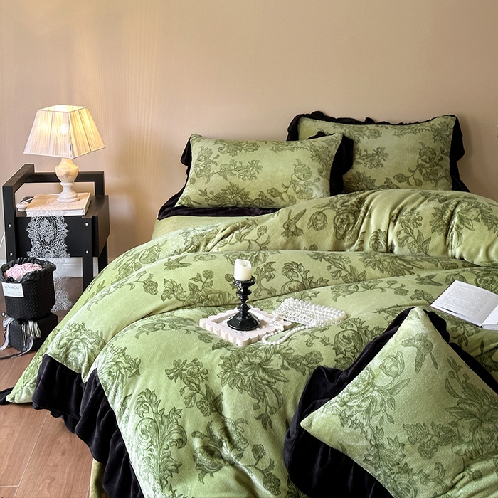 91家纺网 家纺一手货源 找家纺 2024新款加厚保暖高克重法式赫本风牛奶绒四件套 法式-绿野仙踪