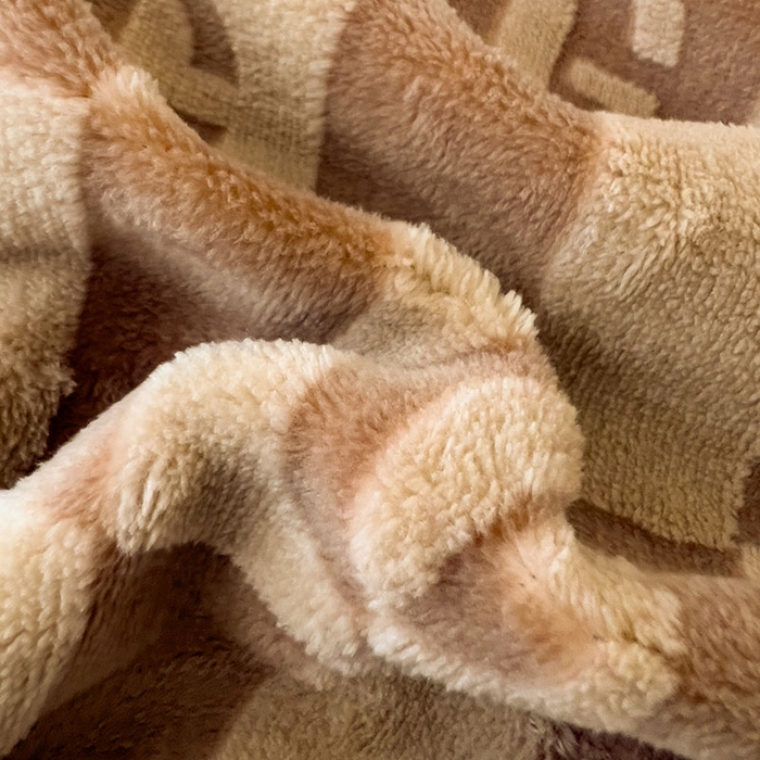 91家纺网 家纺一手货源 找家纺 2024新款简约包边全消光雕花牛奶绒兔兔绒四件套 包边绒 麦格娅 咖