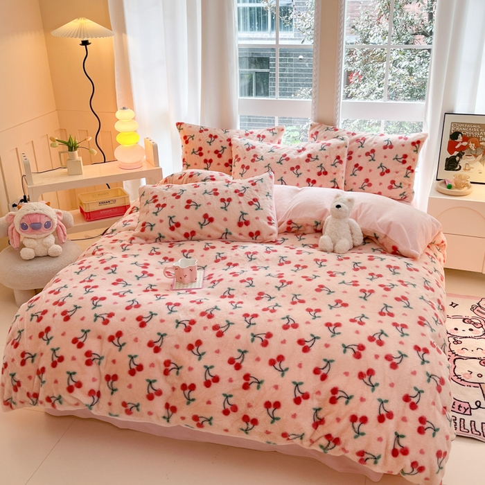 91家纺网 家纺一手货源 找家纺 慕澄家纺 2024新款兔绒牛奶绒加厚保暖印花四件套 樱桃小丸子