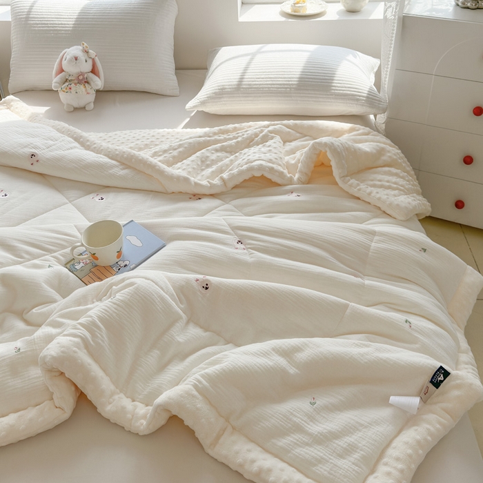 91家纺网 家纺一手货源 找家纺 （总）木楌家居 2025新款全棉A类皱皱纱刺绣手包边豆豆被