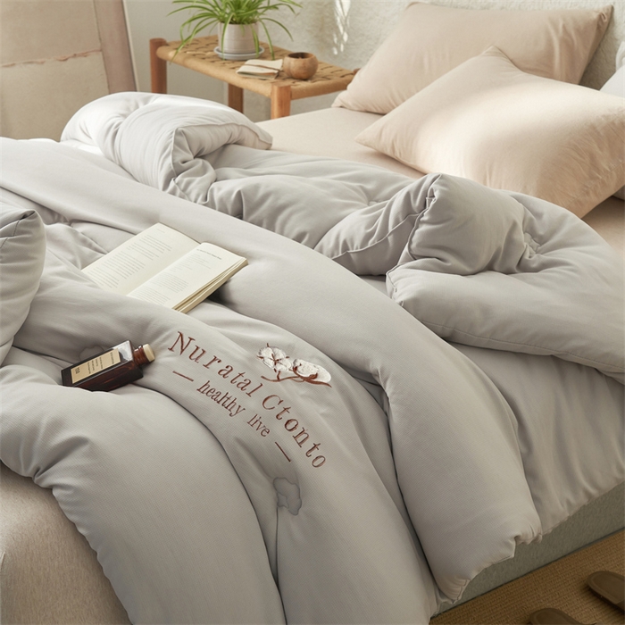 91家纺网 家纺一手货源 找家纺 子由家居 2024新款玉米粒绣花立体绣花100%新疆棉花被被子被芯 立体棉花-浅灰