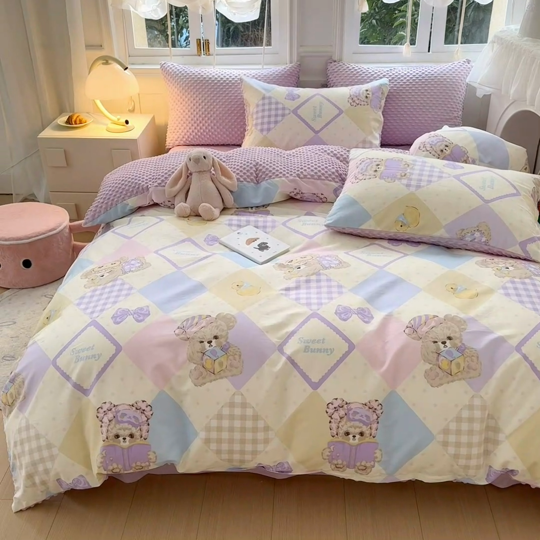 91家纺网 家纺一手货源 找家纺 优迈2024新秋冬加厚保暖全棉+豆豆绒四件套婴儿绒牛奶绒豆豆单被套单人双人加大号棉加绒三件套四件套 梦幻熊仔