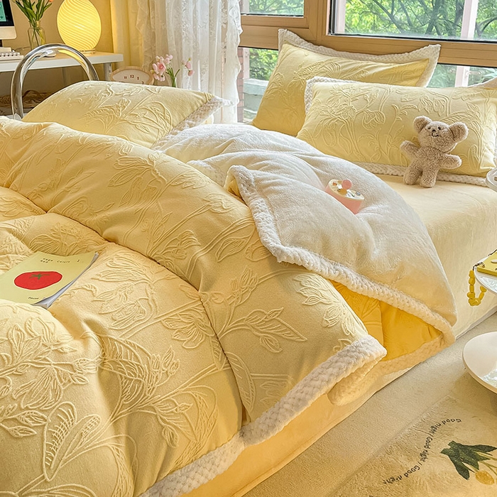 91家纺网 家纺一手货源 找家纺 2024新款简约包边全消光雕花牛奶绒兔兔绒四件套 雕花包边-枝枝叶叶 黄