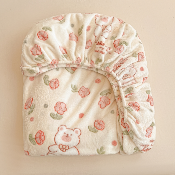 91家纺网 家纺一手货源 找家纺 韩巢家纺 2024新款加厚雪花绒卡通印花保暖床笠三件套 花花世界