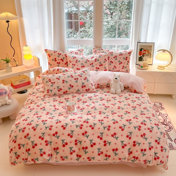 91家纺网 家纺一手货源 找家纺 慕澄家纺 2024新款兔绒牛奶绒加厚保暖印花四件套 樱桃小丸子