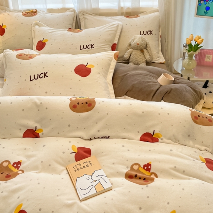 91家纺网 家纺一手货源 找家纺 慕尚家纺 2025新款3.5kg高克重田园花卉类牛奶绒四件套 苹果小熊