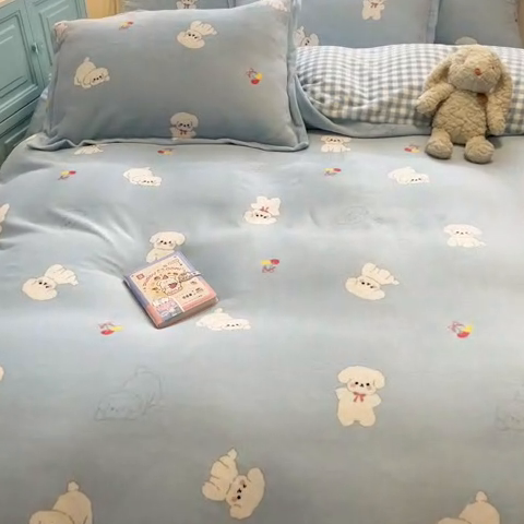 91家纺网 家纺一手货源 找家纺 慕尚家纺 2025新款3.5kg高克重田园花卉类牛奶绒四件套 宝贝熊仔