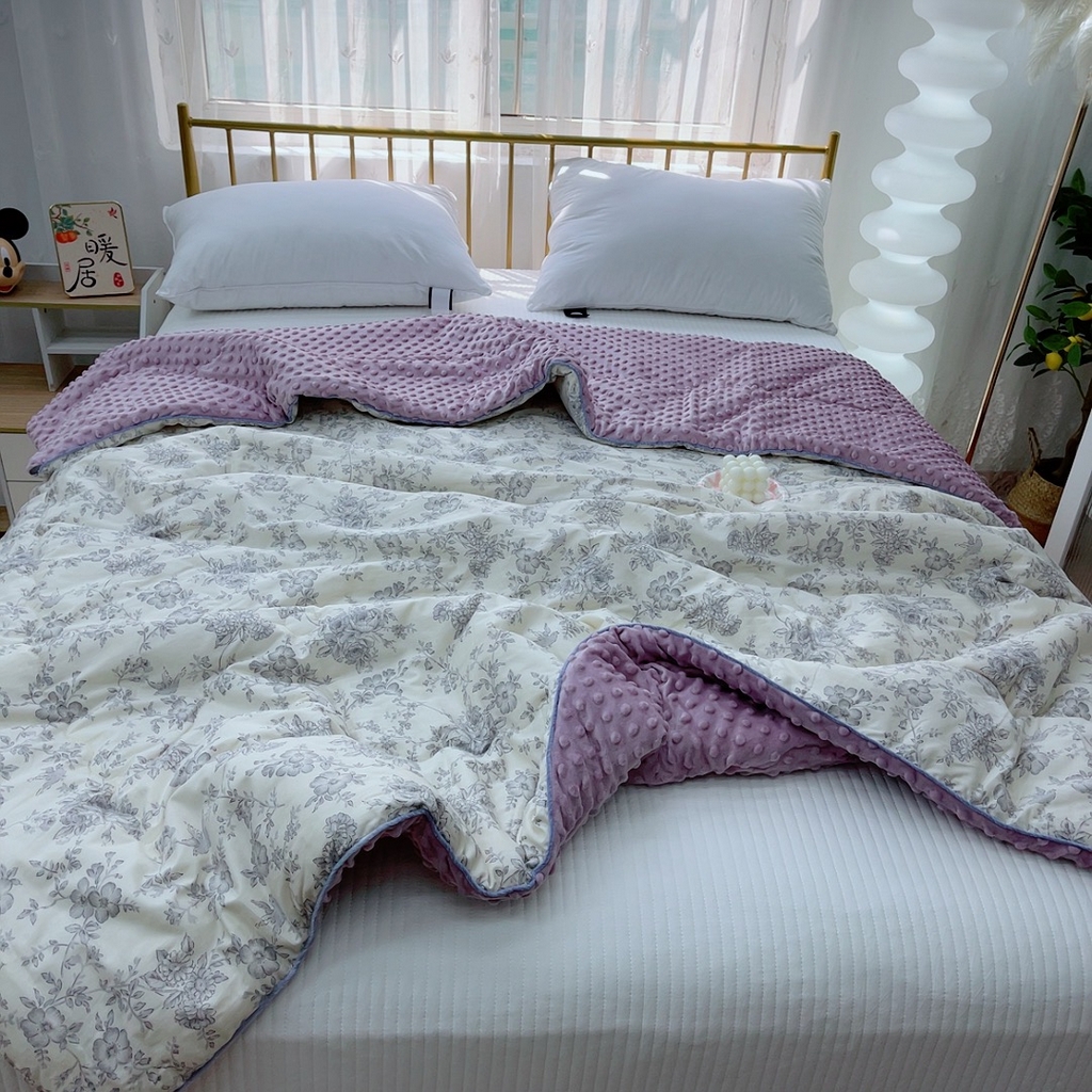 91家纺网 家纺一手货源 找家纺 暖居 2024新款嵌条豆豆被 山茶紫色