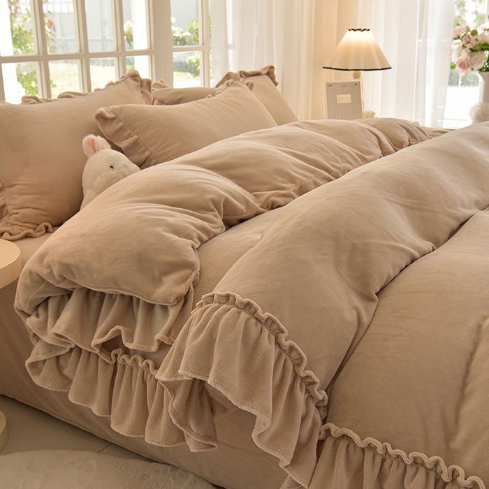 91家纺网 家纺一手货源 找家纺 简爱家纺 2025新款轻奢欧式加厚高克重牛奶绒四件套 淡奶咖