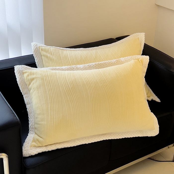 91家纺网 家纺一手货源 找家纺 2024新款简约包边全消光雕花牛奶绒兔兔绒四件套 包边绒 波浪条米黄