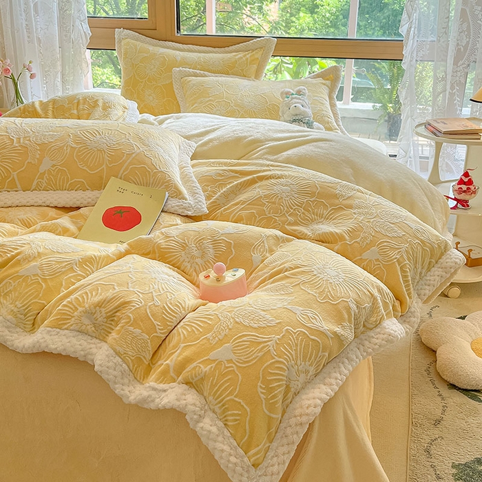 91家纺网 家纺一手货源 找家纺 2024新款简约包边全消光雕花牛奶绒兔兔绒四件套 雕花包边-安妮花苑 黄