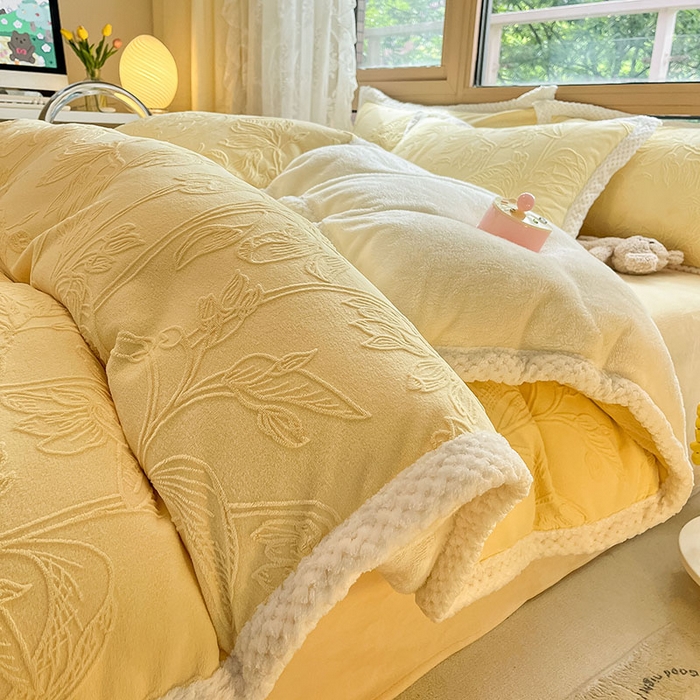 91家纺网 家纺一手货源 找家纺 2024新款简约包边全消光雕花牛奶绒兔兔绒四件套 雕花包边-枝枝叶叶 黄