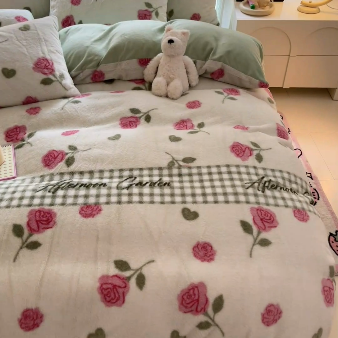 91家纺网 家纺一手货源 找家纺 慕澄家纺 2024新款兔绒牛奶绒加厚保暖印花四件套 浪漫满屋