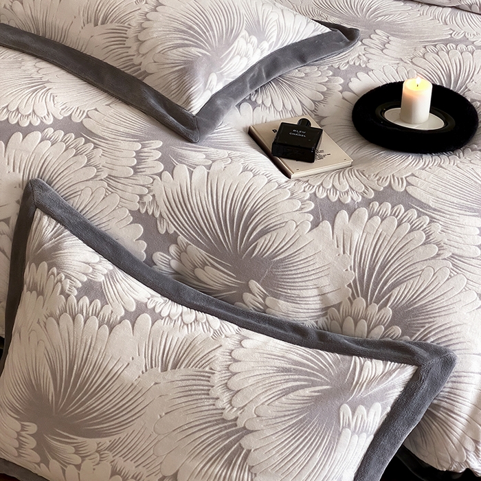 91家纺网 家纺一手货源 找家纺 梦享生活家居 2024新款加厚保暖牛奶绒四件套 烟花-灰