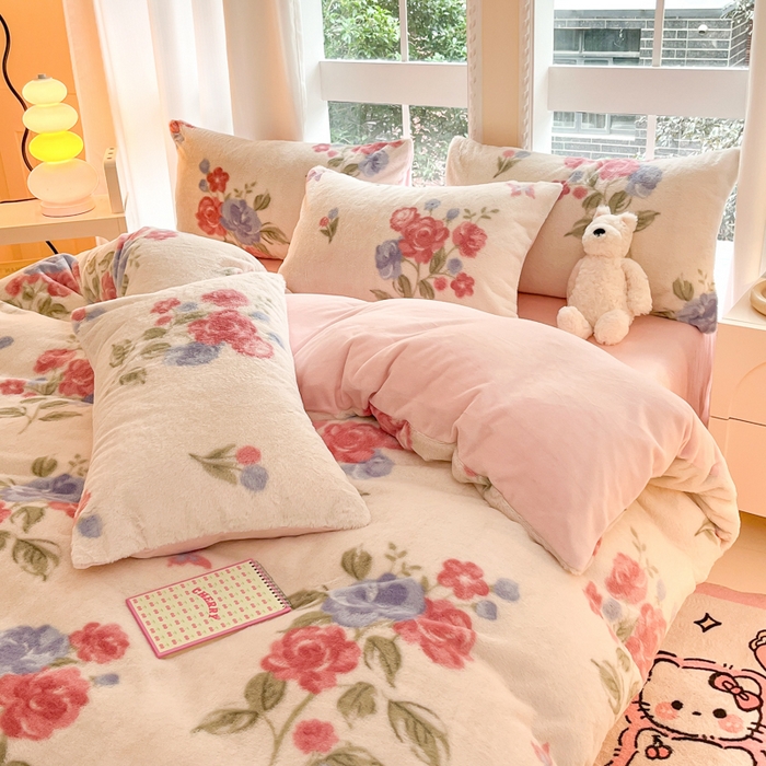 91家纺网 家纺一手货源 找家纺 慕澄家纺 2024新款兔绒牛奶绒加厚保暖印花四件套 花飞蝶舞