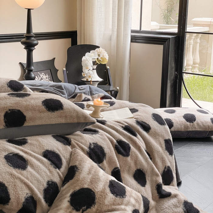 91家纺网 家纺一手货源 找家纺 2025秋冬新品保暖加厚绒类多莉羊绒四件套-【玛丽亚】 鲁克林淡可可