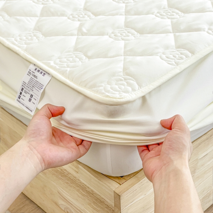 91家纺网 家纺一手货源 找家纺 丝涟家居 2025新款A类亲肤棉防水防污床笠--花朵款 玫瑰花-月光白