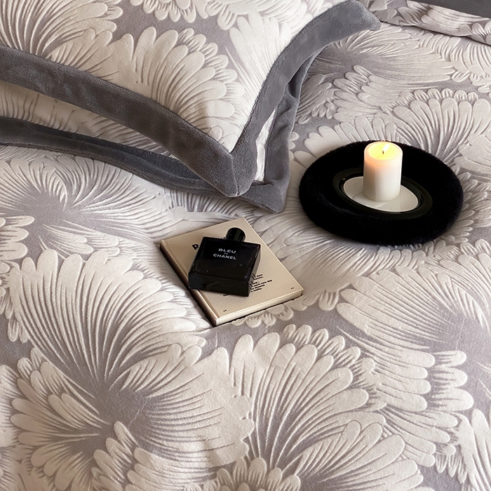 91家纺网 家纺一手货源 找家纺 梦享生活家居 2024新款加厚保暖牛奶绒四件套 烟花-灰