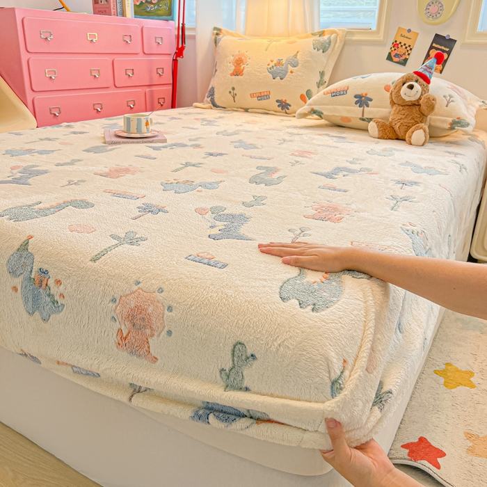 91家纺网 家纺一手货源 找家纺 韩巢家纺 2024新款加厚雪花绒卡通印花保暖床笠三件套 恐龙宝贝(绿)