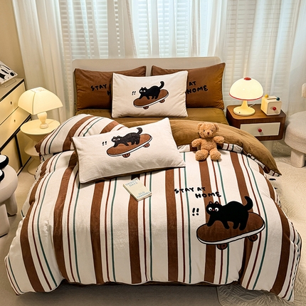 91家纺网 家纺一手货源 找家纺 经年 2025新款大版卡通牛奶绒四件套-滑板猫系列 滑板猫-咖啡