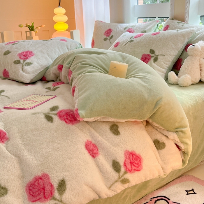 91家纺网 家纺一手货源 找家纺 慕澄家纺 2024新款兔绒牛奶绒加厚保暖印花四件套 浪漫满屋