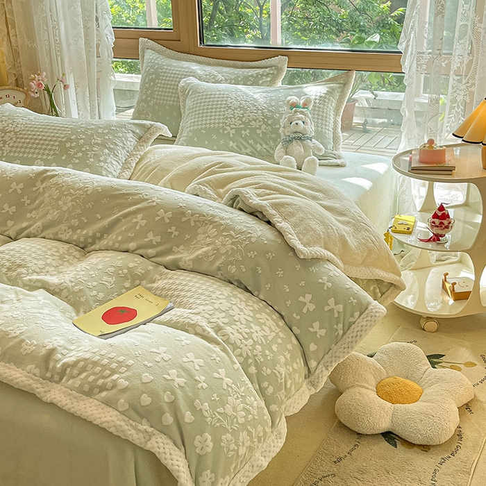 91家纺网 家纺一手货源 找家纺 2024新款简约包边全消光雕花牛奶绒兔兔绒四件套 雕花包边-阿芙朵 绿