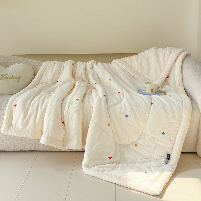 91家纺网 家纺一手货源 找家纺 木楌家居 2025新款全棉A类皱皱纱刺绣手包边豆豆被 心动