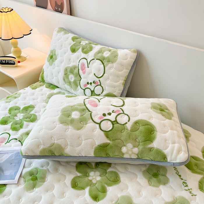 91家纺网 家纺一手货源 找家纺 2024秋冬A类牛奶绒加厚夹棉床笠+牛奶绒被套四件套蓓蕾兔-绿