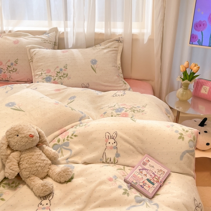 91家纺网 家纺一手货源 找家纺 慕尚家纺 2025新款3.5kg高克重田园花卉类牛奶绒四件套 鲜花小兔