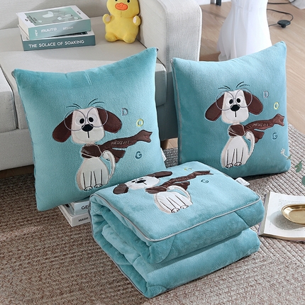 91家纺网 家纺一手货源 找家纺 伊可爱抱枕被 2024新款秋冬精致牛奶绒贴布绣抱枕被-路迪 路迪-湛蓝色