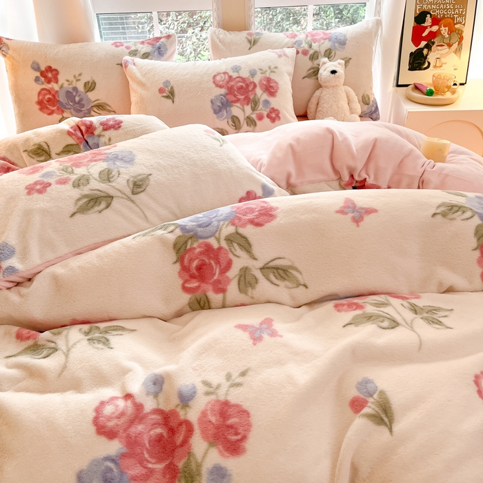 91家纺网 家纺一手货源 找家纺 慕澄家纺 2024新款兔绒牛奶绒加厚保暖印花四件套 花飞蝶舞