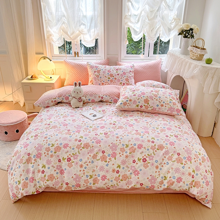 91家纺网 家纺一手货源 找家纺 优迈2024新秋冬加厚保暖全棉+豆豆绒四件套婴儿绒牛奶绒豆豆单被套单人双人加大号棉加绒三件套四件套 粉色浪漫