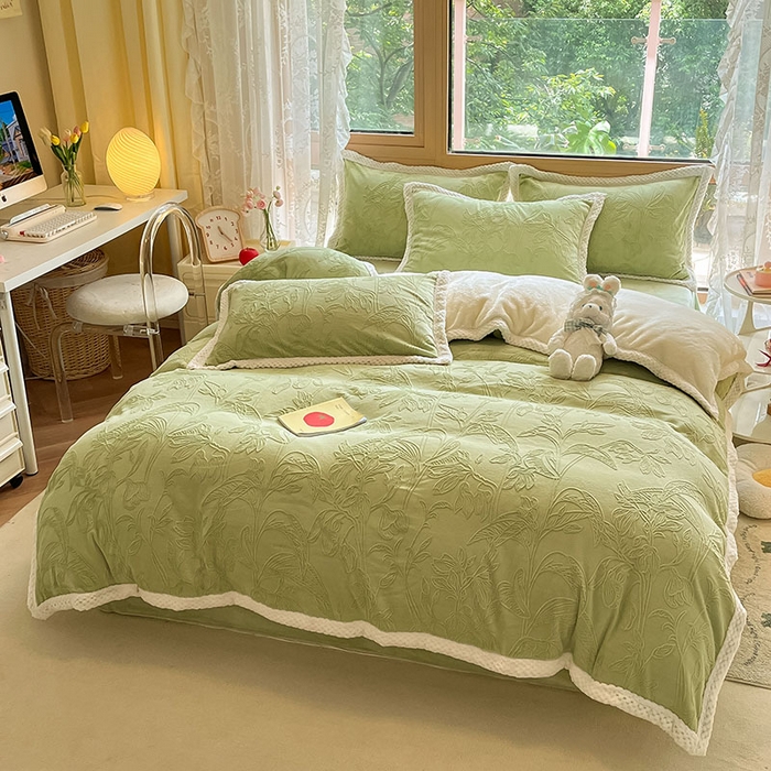 91家纺网 家纺一手货源 找家纺 2024新款简约包边全消光雕花牛奶绒兔兔绒四件套 雕花包边-枝枝叶叶 浅绿