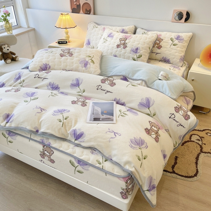 91家纺网 家纺一手货源 找家纺 2024秋冬A类牛奶绒加厚夹棉床笠+牛奶绒被套四件套贝贝熊