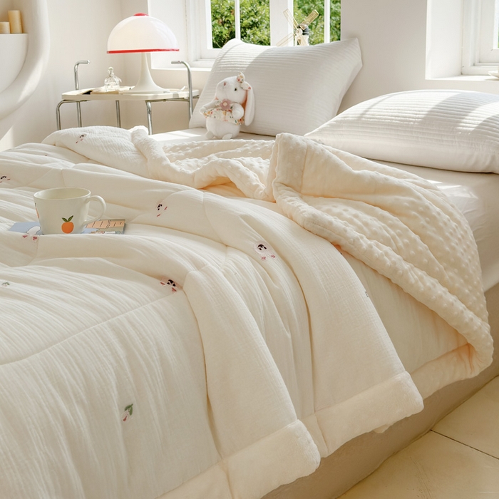 91家纺网 家纺一手货源 找家纺 （总）木楌家居 2025新款全棉A类皱皱纱刺绣手包边豆豆被