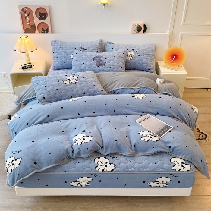 91家纺网 家纺一手货源 找家纺 2024秋冬A类牛奶绒加厚夹棉床笠+牛奶绒被套四件套汪星人