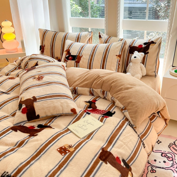 91家纺网 家纺一手货源 找家纺 慕澄家纺 2024新款兔绒牛奶绒加厚保暖印花四件套 腊肠狗