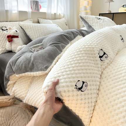 铭宣家居 2024新款A类豆豆绒刺绣款四件套 豆豆绒-熊猫戏竹