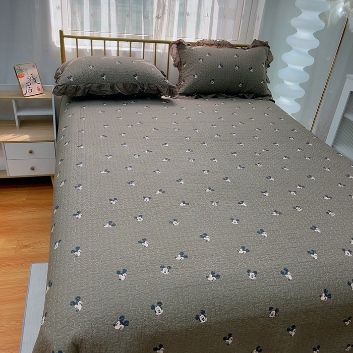 91家纺网 家纺一手货源 找家纺 2024新款亲肤舒适法式床盖三件套 咖啡豆米奇