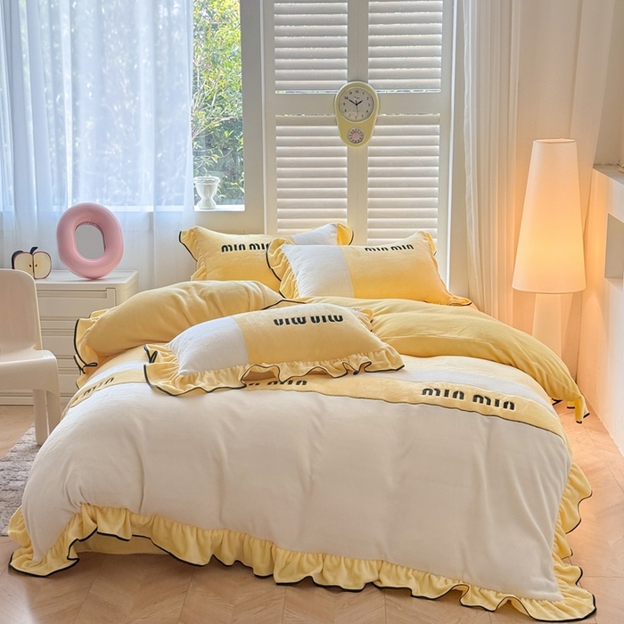 91家纺网 家纺一手货源 找家纺 凯美家居 2024新款牛奶绒刺绣花边四件套-美丽格 美丽格-亮黄