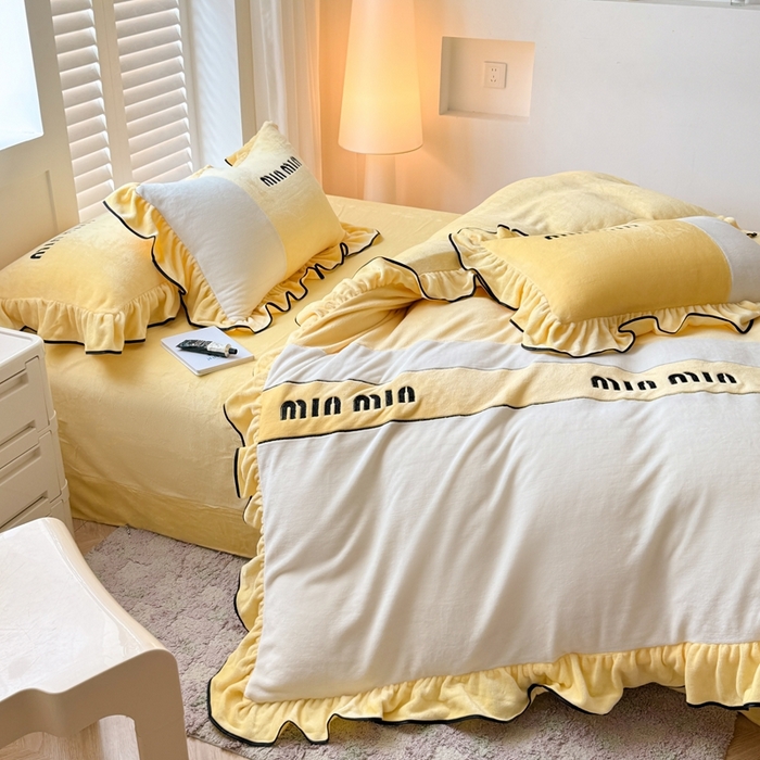 91家纺网 家纺一手货源 找家纺 凯美家居 2024新款牛奶绒刺绣花边四件套-美丽格 美丽格-亮黄