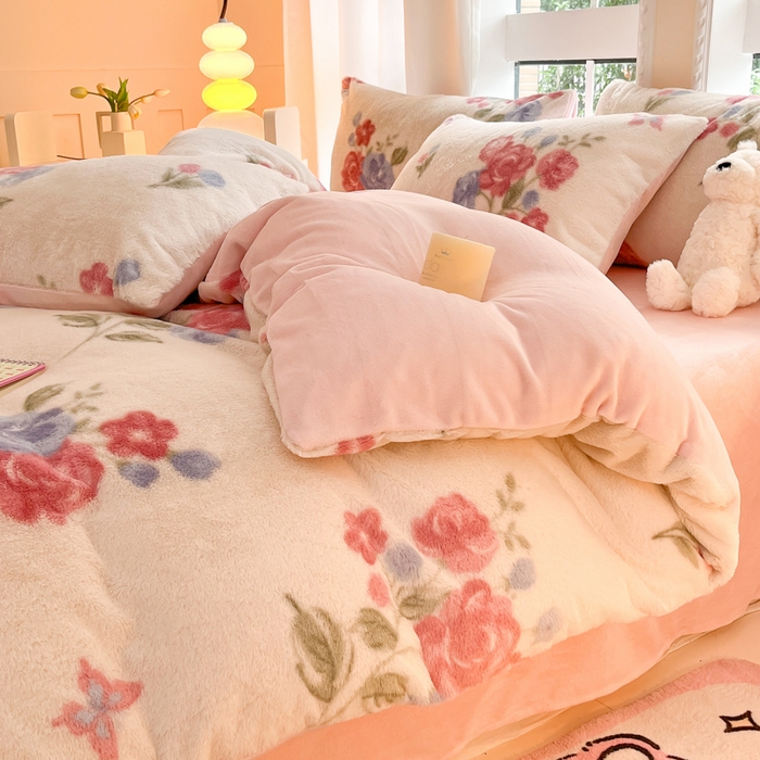 91家纺网 家纺一手货源 找家纺 慕澄家纺 2024新款兔绒牛奶绒加厚保暖印花四件套 花飞蝶舞