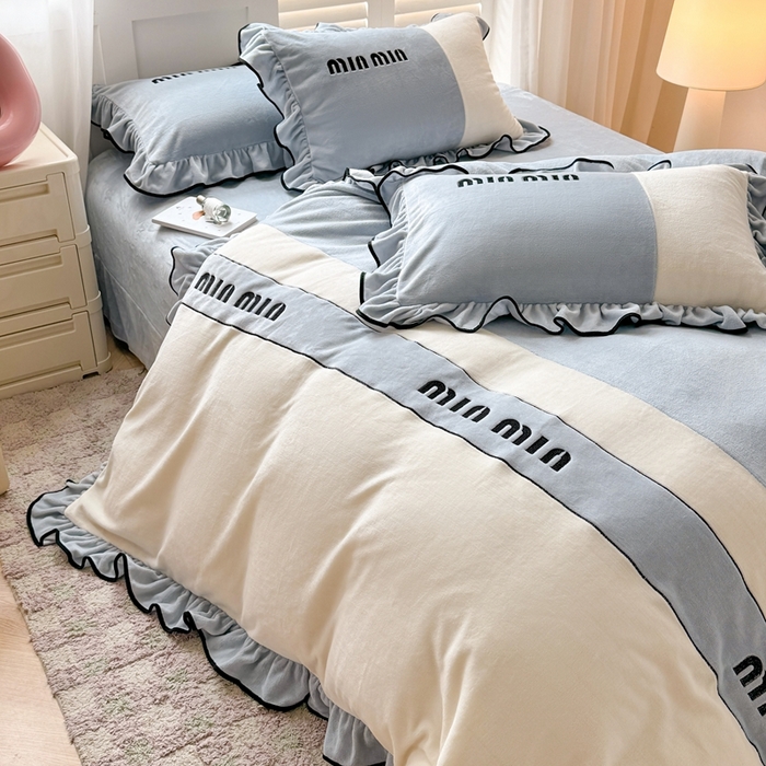 91家纺网 家纺一手货源 找家纺 凯美家居 2024新款牛奶绒刺绣花边四件套-美丽格 美丽格-蓝灰