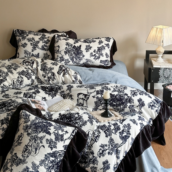 91家纺网 家纺一手货源 找家纺 2024新款加厚保暖高克重法式赫本风牛奶绒四件套 法式-迷境