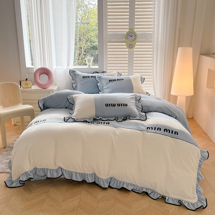 91家纺网 家纺一手货源 找家纺 凯美家居 2024新款牛奶绒刺绣花边四件套-美丽格 美丽格-蓝灰