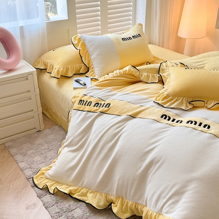 91家纺网 家纺一手货源 找家纺 凯美家居 2024新款牛奶绒刺绣花边四件套-美丽格 美丽格-亮黄