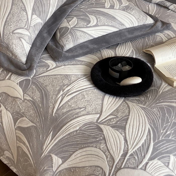 91家纺网 家纺一手货源 找家纺 梦享生活家居 2024新款加厚保暖牛奶绒四件套 叶璃-灰