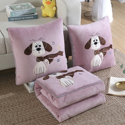 91家纺网 家纺一手货源 找家纺 伊可爱抱枕被 2024新款秋冬精致牛奶绒贴布绣抱枕被-路迪 路迪-浪漫紫